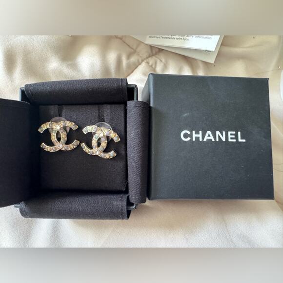 NWT Authentic CHANEL CC Stud Earrings – Doré / Crystal / Blue – Full Gift Set - Picture 4 of 10